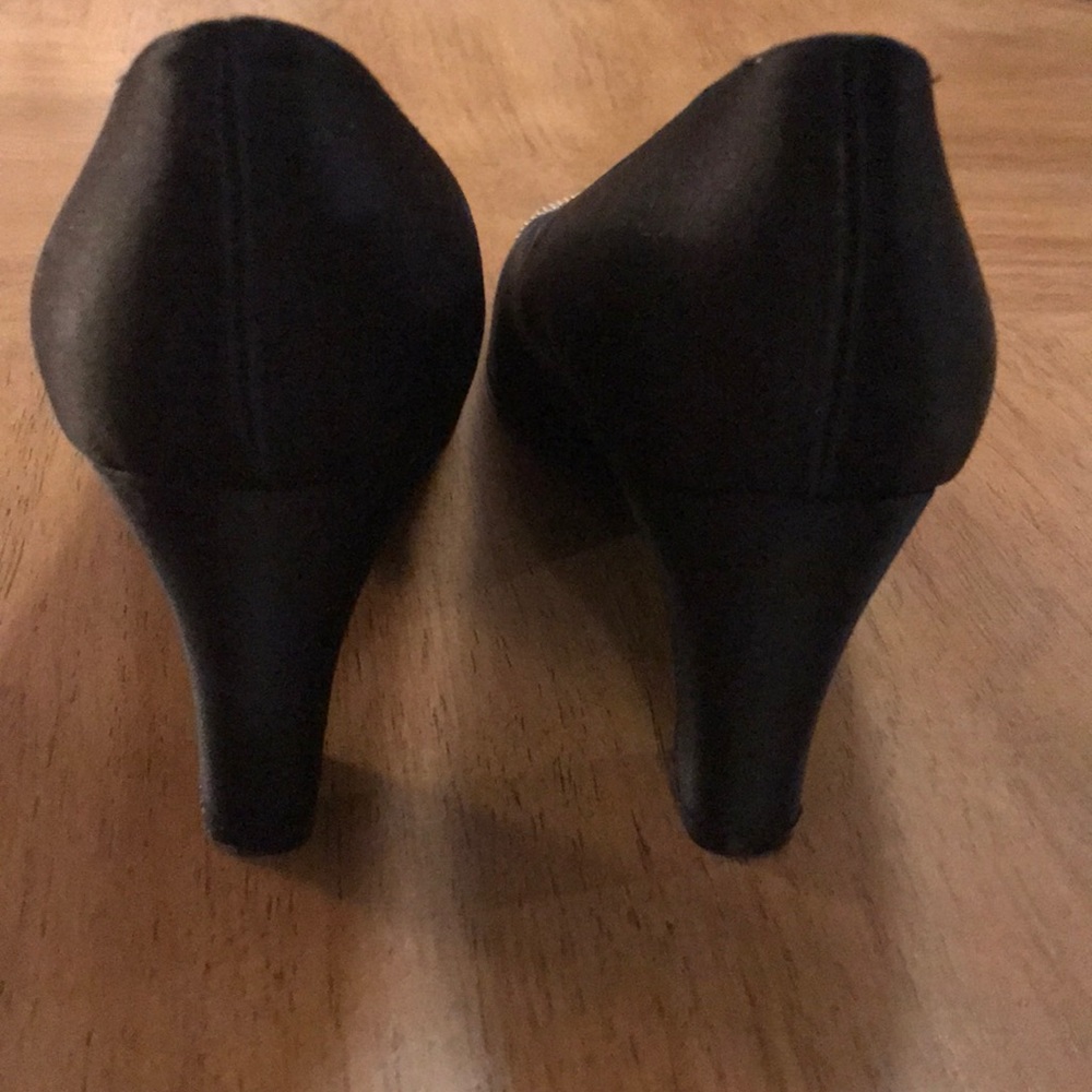 ❗️LAST CHANCE- Vintage FELIPE Satin Heels - Picture 7 of 11